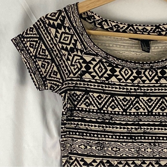 Forever 21 Women’s T-Shirt Crop Top Aztec Blouse Size Small - Picture 13 of 15